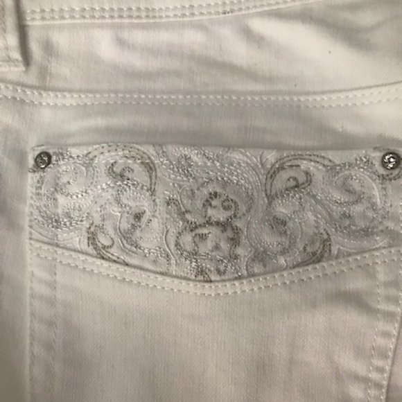 NWT WHITE HOUSE/BLACK MARKET "NOIR" SLIM CROP PANT - Picture 6 of 12